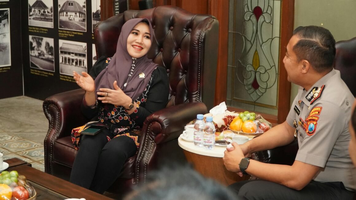 Ning Lia-Wakapolrestabes Lungguh Bareng, Golek Solusi Gawe Suroboyo