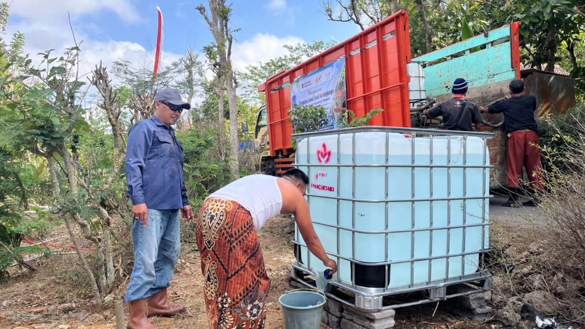 PTPN I Regional 5 Salurkan 3.000 Liter Air Bersih per Hari untuk Warga Terdampak Kekeringan di Malang
