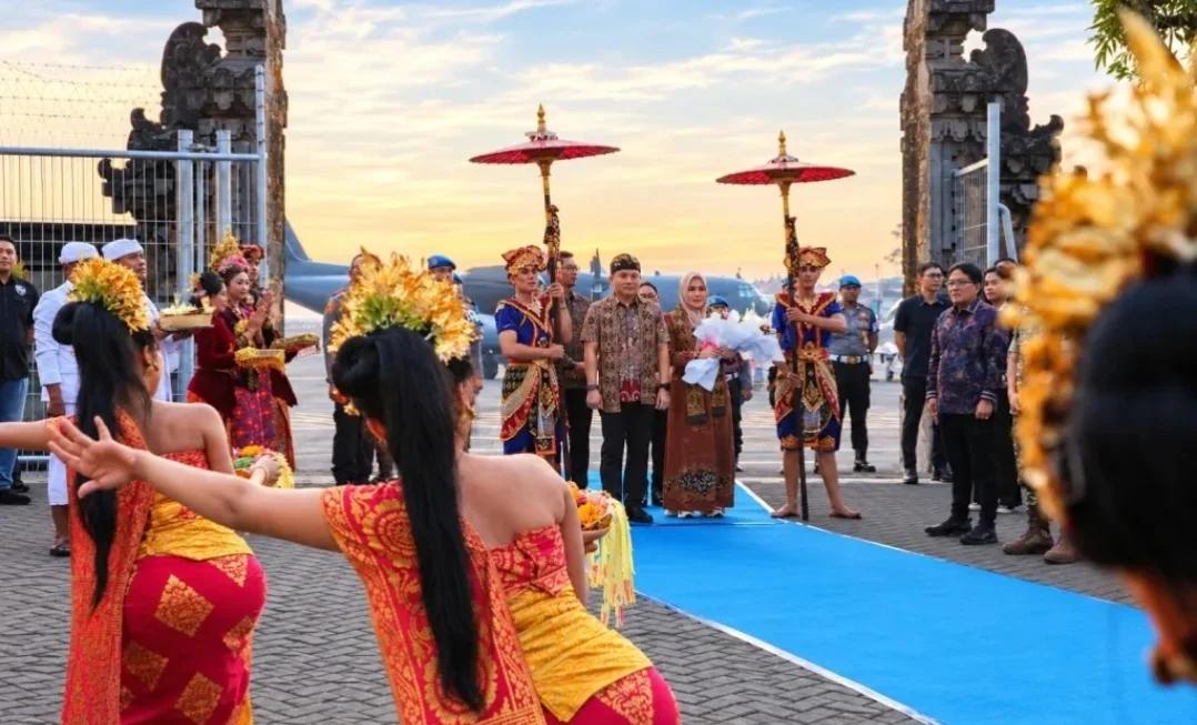 Tari Pendet Sambut Kedatangan Kapolda Bali Irjen Pol Pasma Royce, Sertijab Pataka Digelar Pada Rabu 12 Oktober 2026